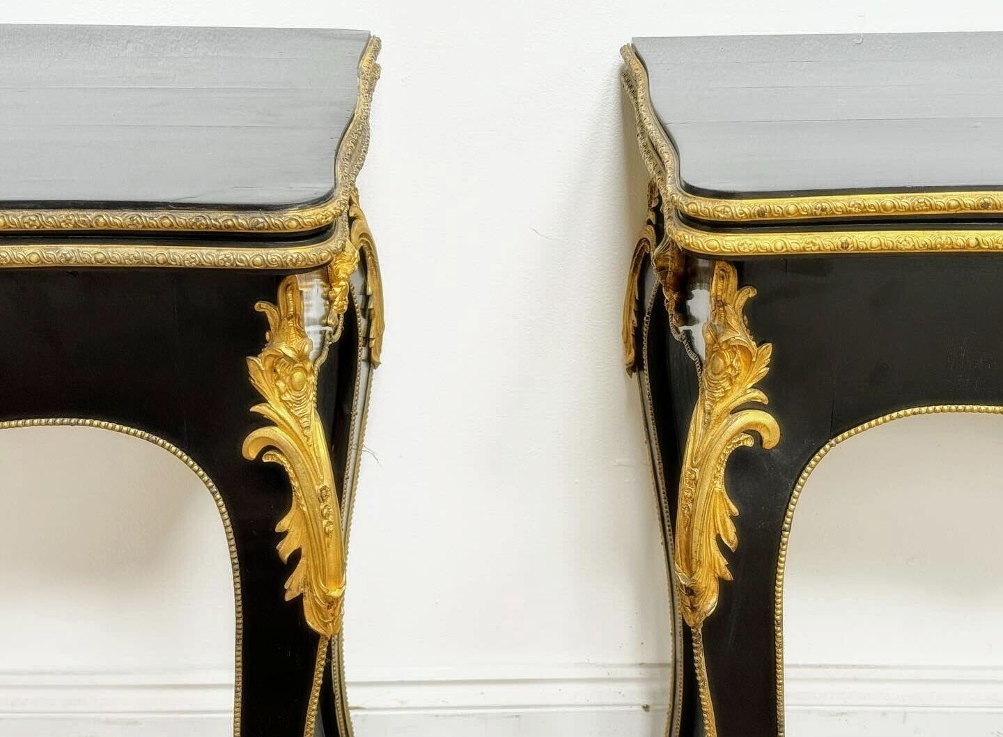 Quality Ebonised Tables Gilt Ormolu From Home Of Axel Vervoordt Visual Artist - Free UK Delivery