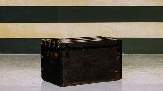 Beautiful painted Victorian Wood & Canvas Trunk 19th C - Delivery Included
