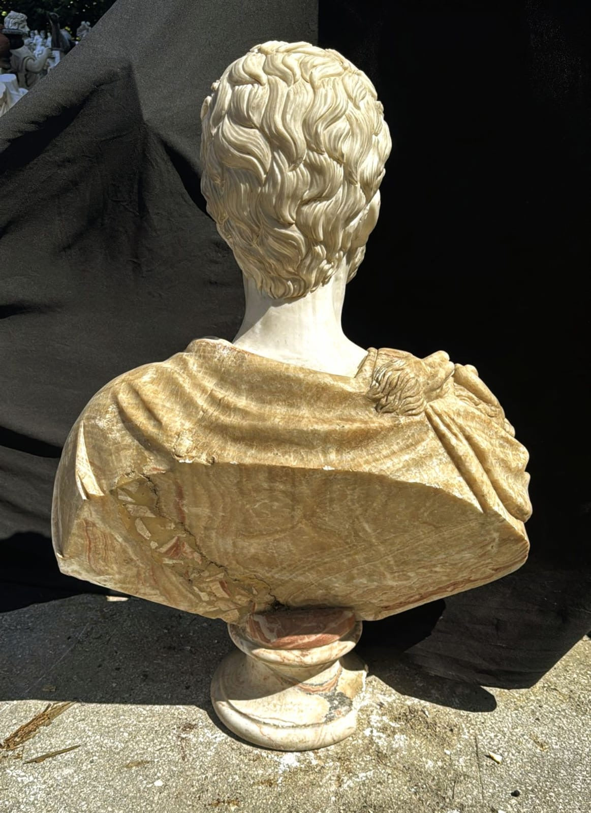 Italian 20th Century marble bust of Cosimo Medici, Grand Duke of Tuscany - delivery available