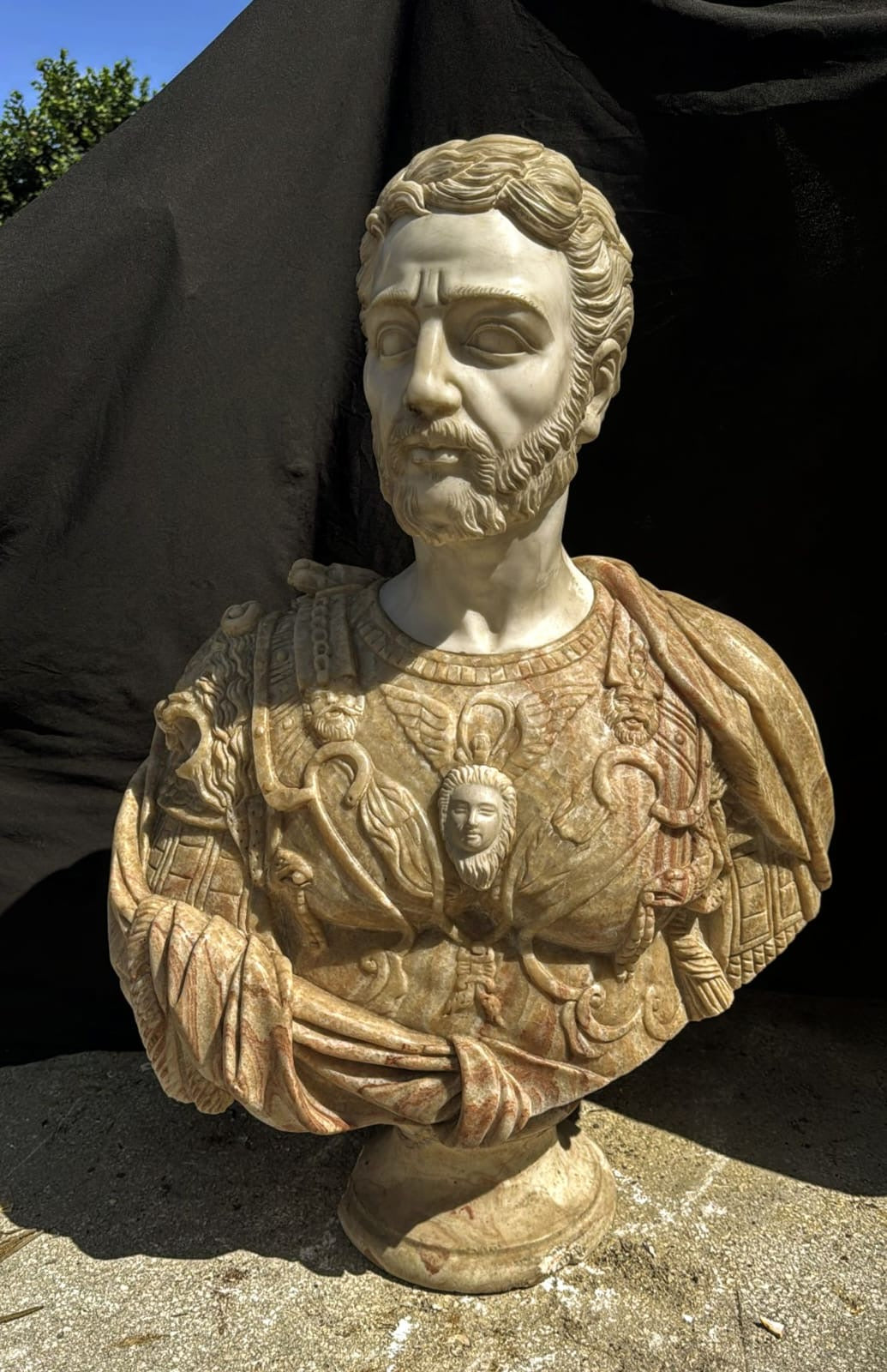 Italian 20th Century marble bust of Cosimo Medici, Grand Duke of Tuscany - delivery available