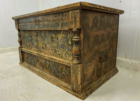 Rustic 18th century wooden storage chest - Free UK Delivery