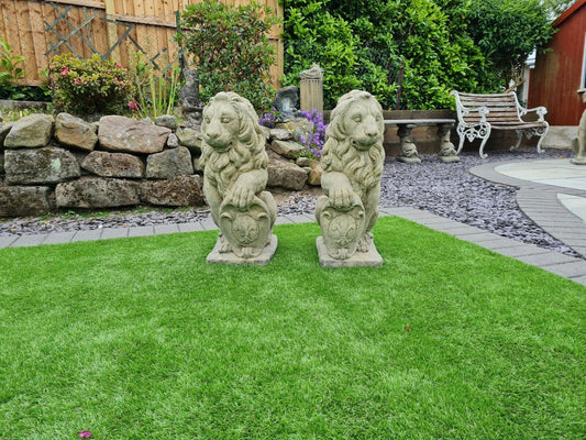 English stone heraldic lions - Free UK Delivery