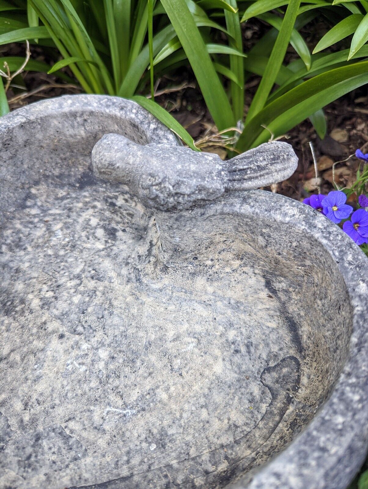 English stone heart bird baths - Free UK Delivery