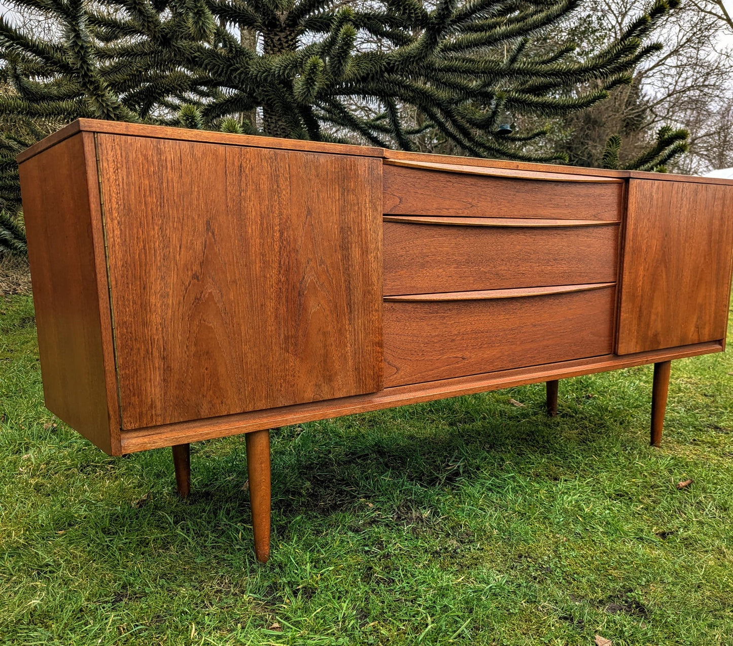 Superb Mid Century Modern McIntosh Style 2 Door Sideboard - Delivery Available