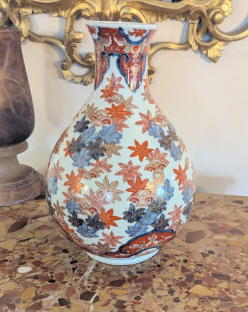 Long neck Japanese Imari vase Meiji period - Delivery Available 0377