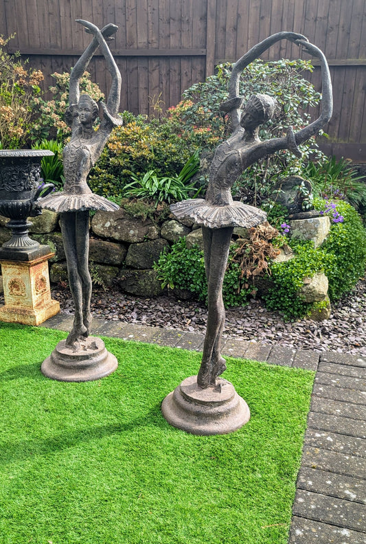 Pair of Iron Ballerinas statues for the garden - Delivery available 0292