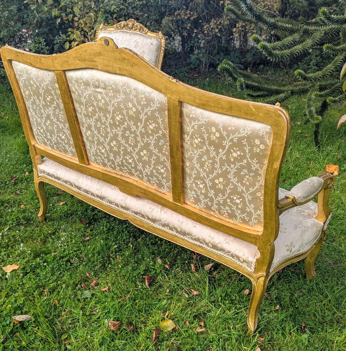 Louis XV style Suite Silk Floral Upholstery - Delivery Available