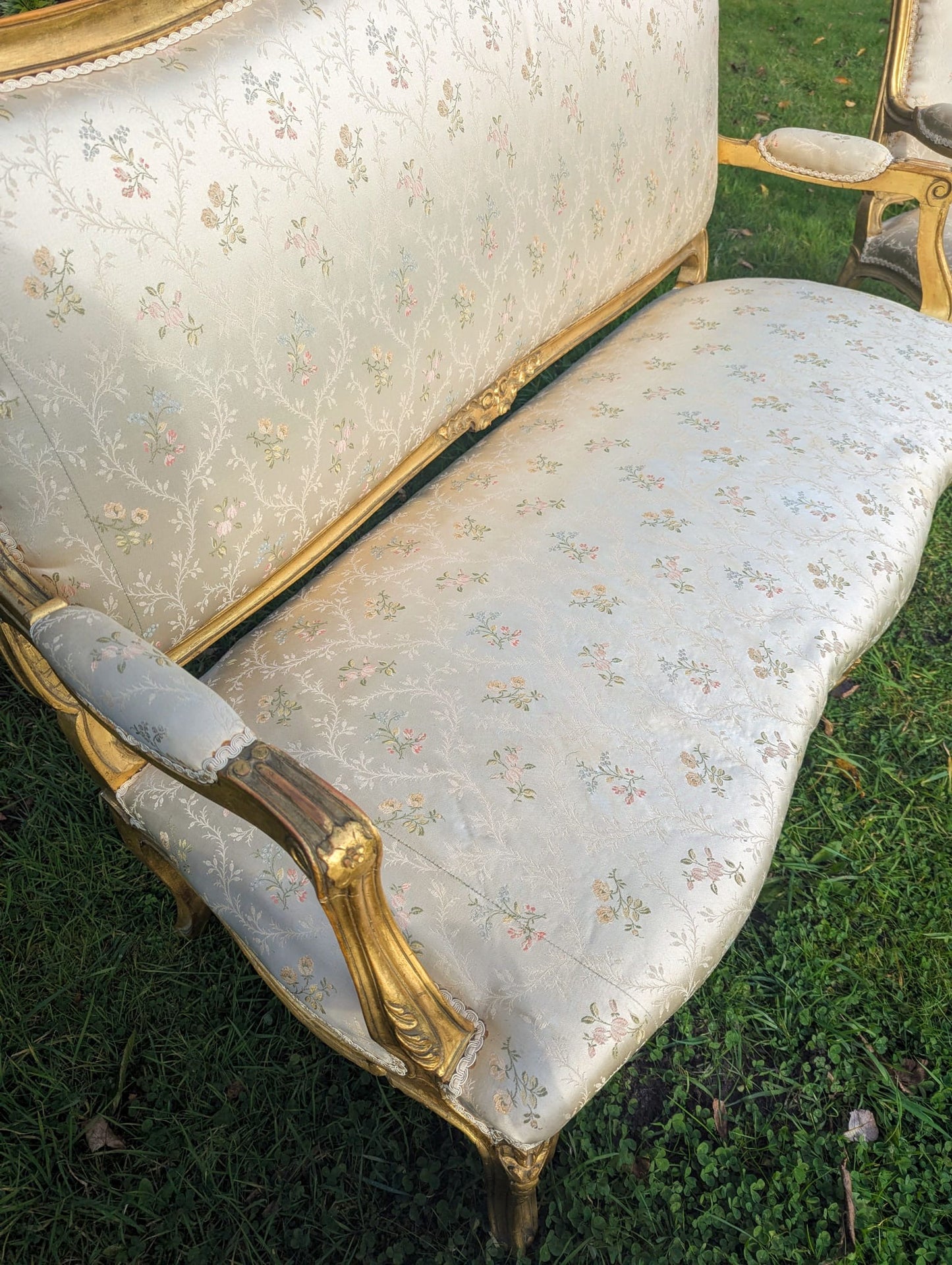 Louis XV style Suite Silk Floral Upholstery - Delivery Available