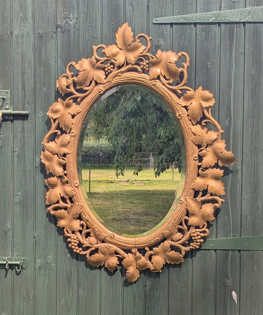Vintage Oval Mirror with Carved Leaves and Gilded - Delivery Available 0351