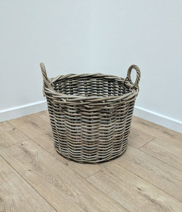 Medium size Vintage Style wicker basket - Delivery Available 0284