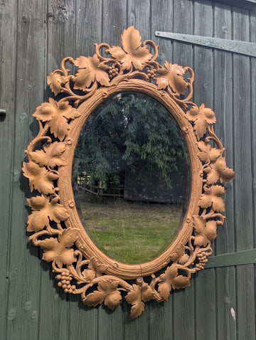 Vintage Oval Mirror with Carved Leaves and Gilded - Delivery Available 0351