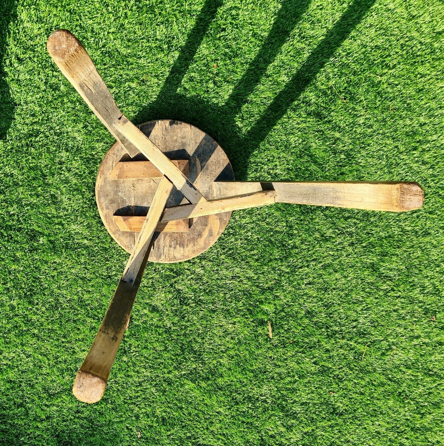 RECLAIMED ELM ROUND STOOL