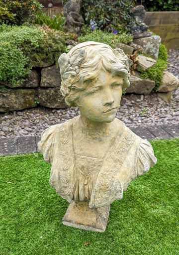 Vintage Marie - Anne Garden Bust Ornament English Stone - Delivery available 0050