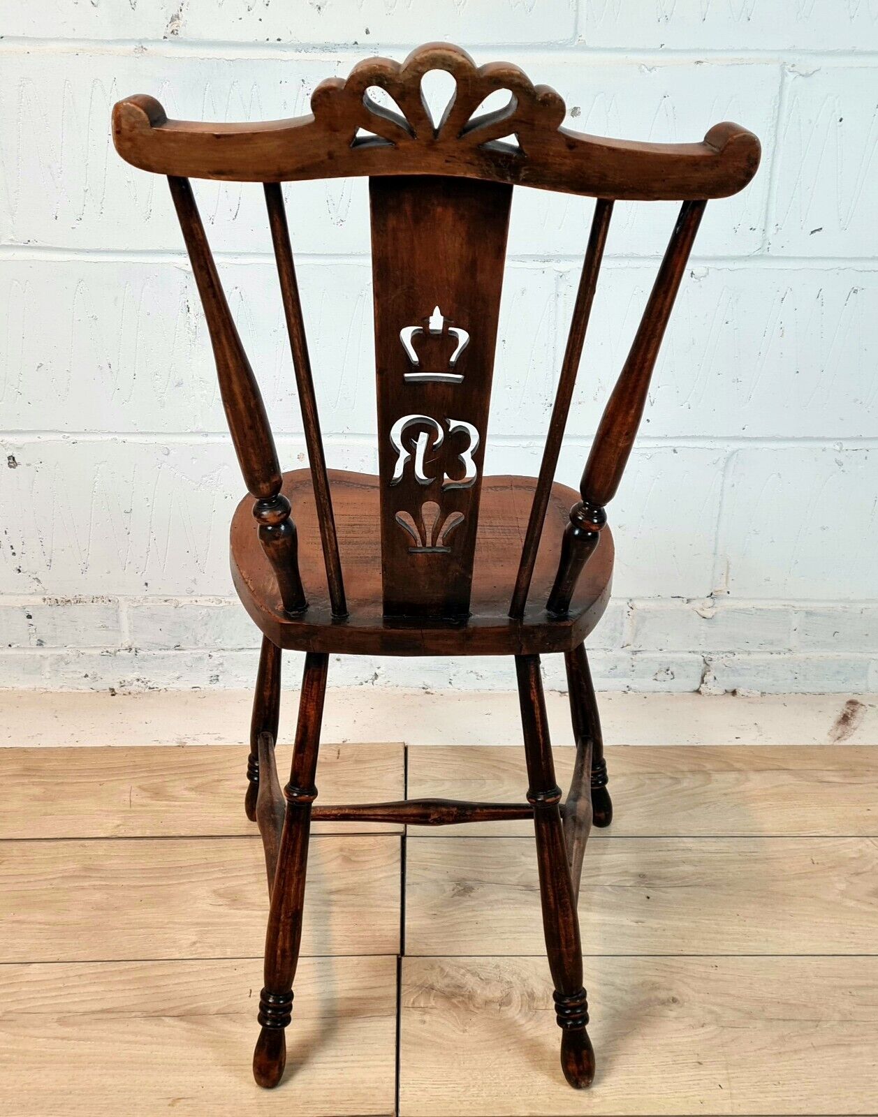 Antique Early 20th Century Royal Style Spindle Back Child's Chair