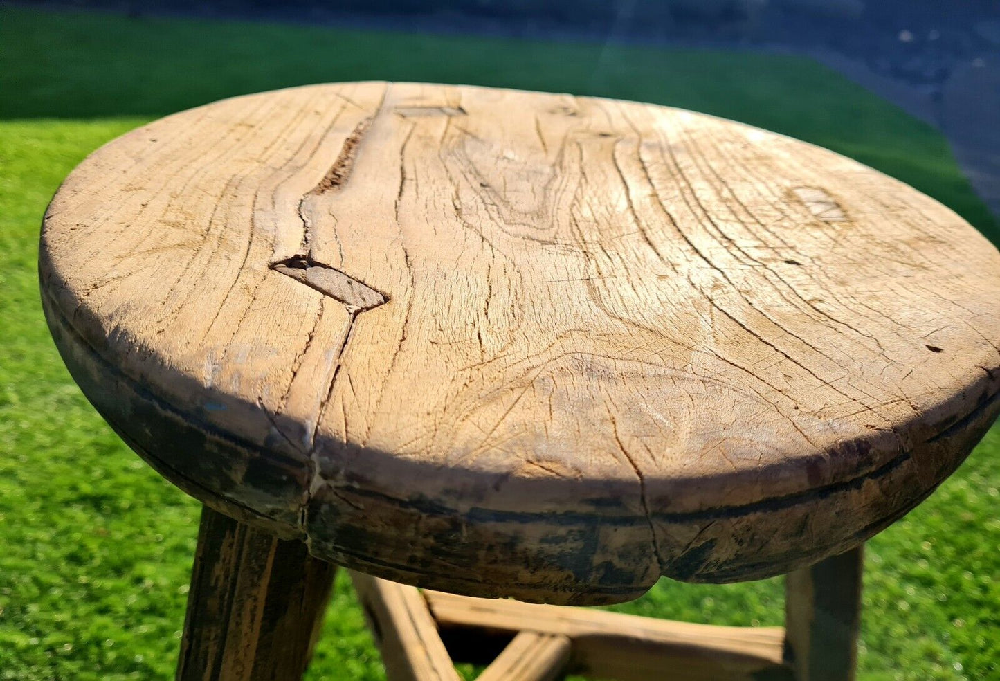 RECLAIMED ELM ROUND STOOL