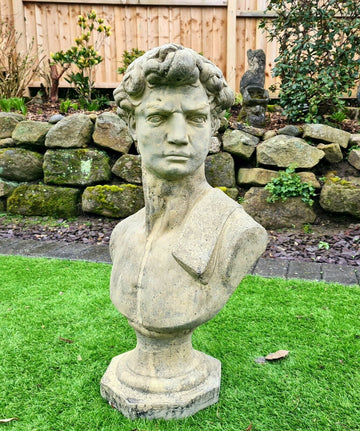 David by Michael Angelo bust English stone garden ornament - Delivery available 0245.