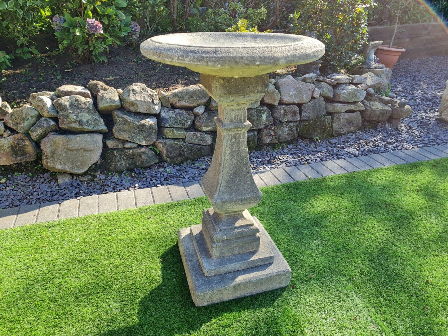 Hampton bird bath garden ornament - Free UK Delivery