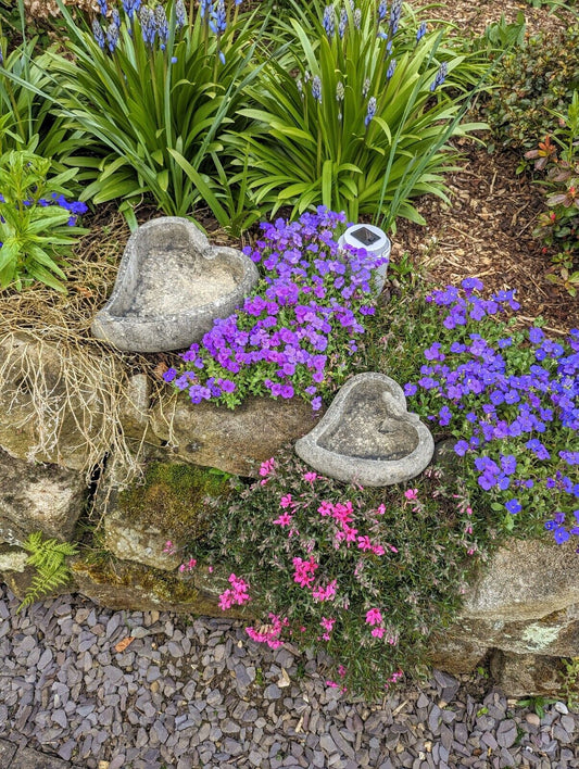 English stone heart bird baths - Free UK Delivery