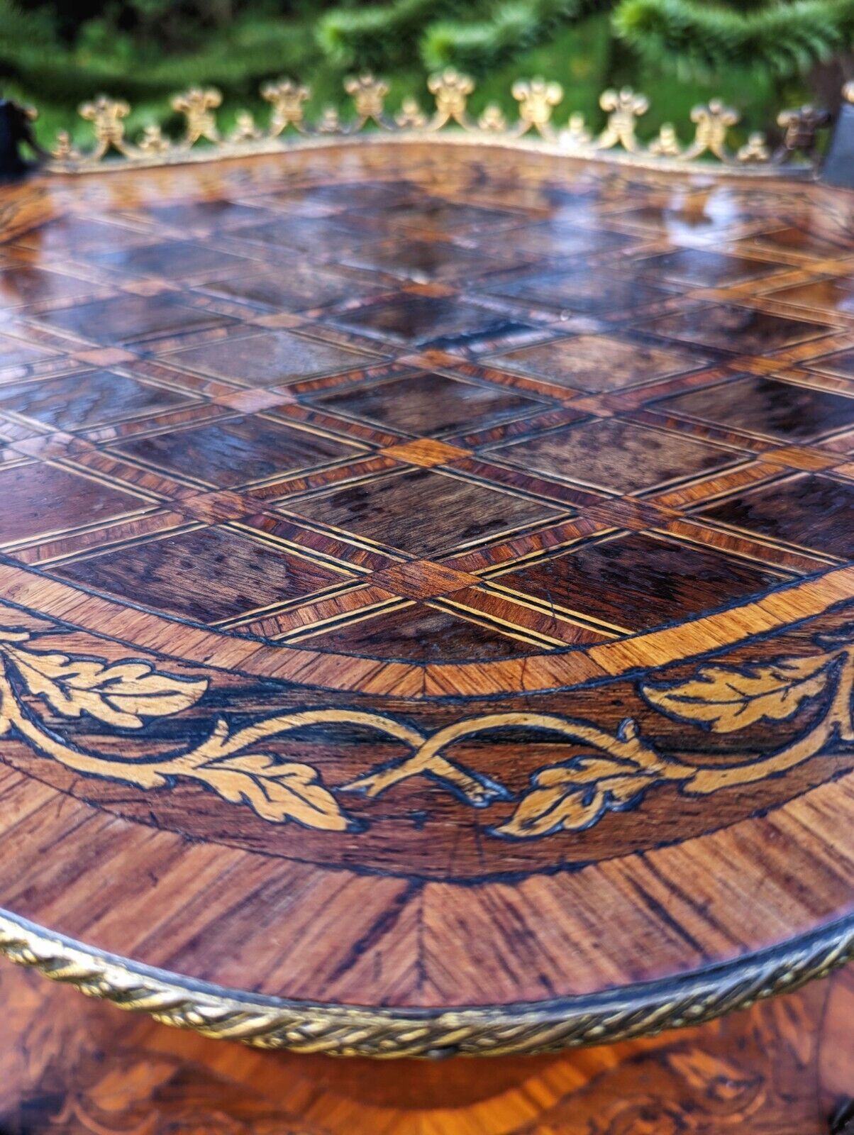 Beautiful 19th century marquetry inlaid rosewood 3 tier Etagere - table