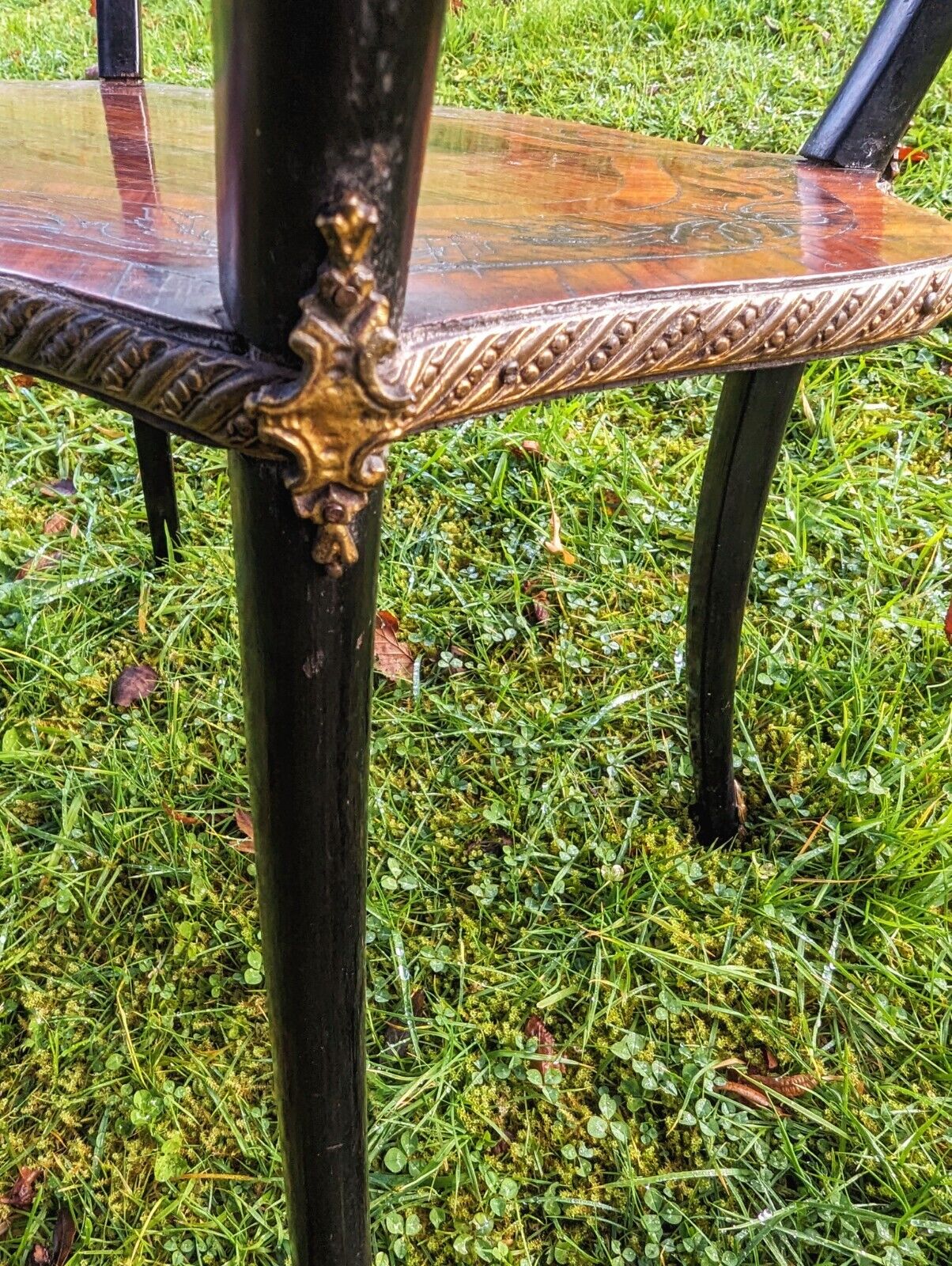 Beautiful 19th century marquetry inlaid rosewood 3 tier Etagere - table