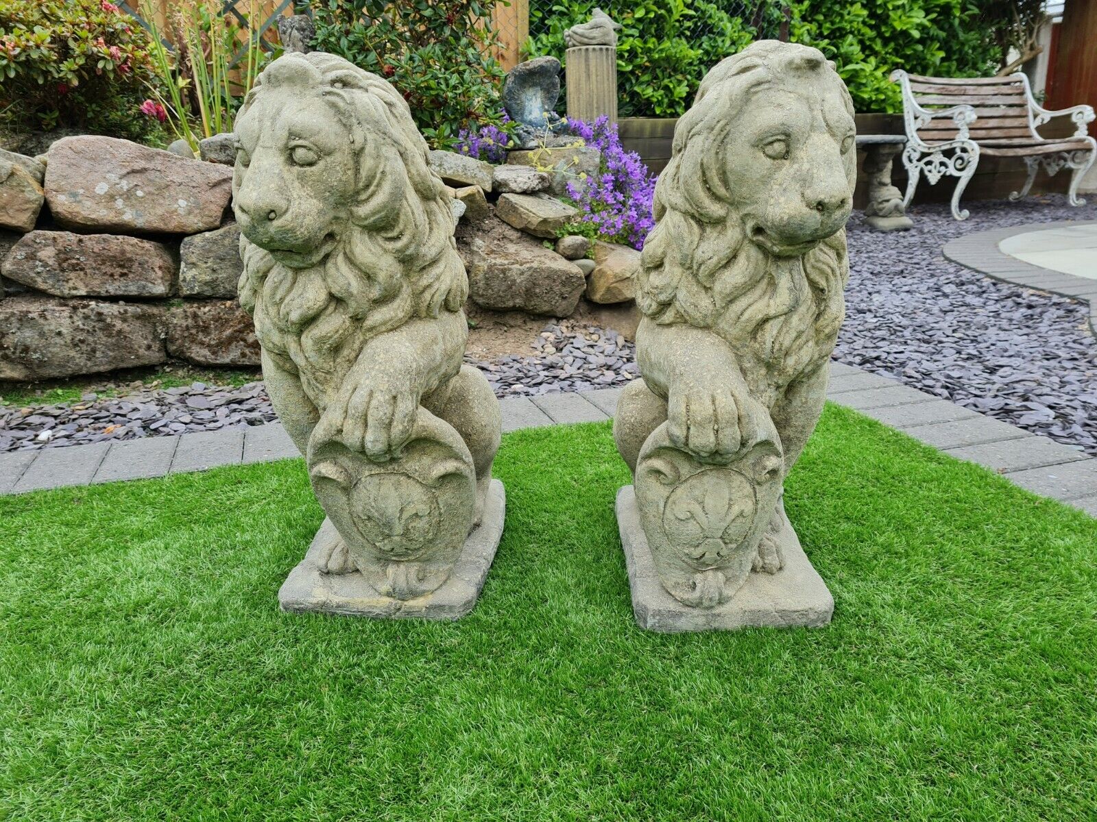 English stone heraldic lions - Free UK Delivery