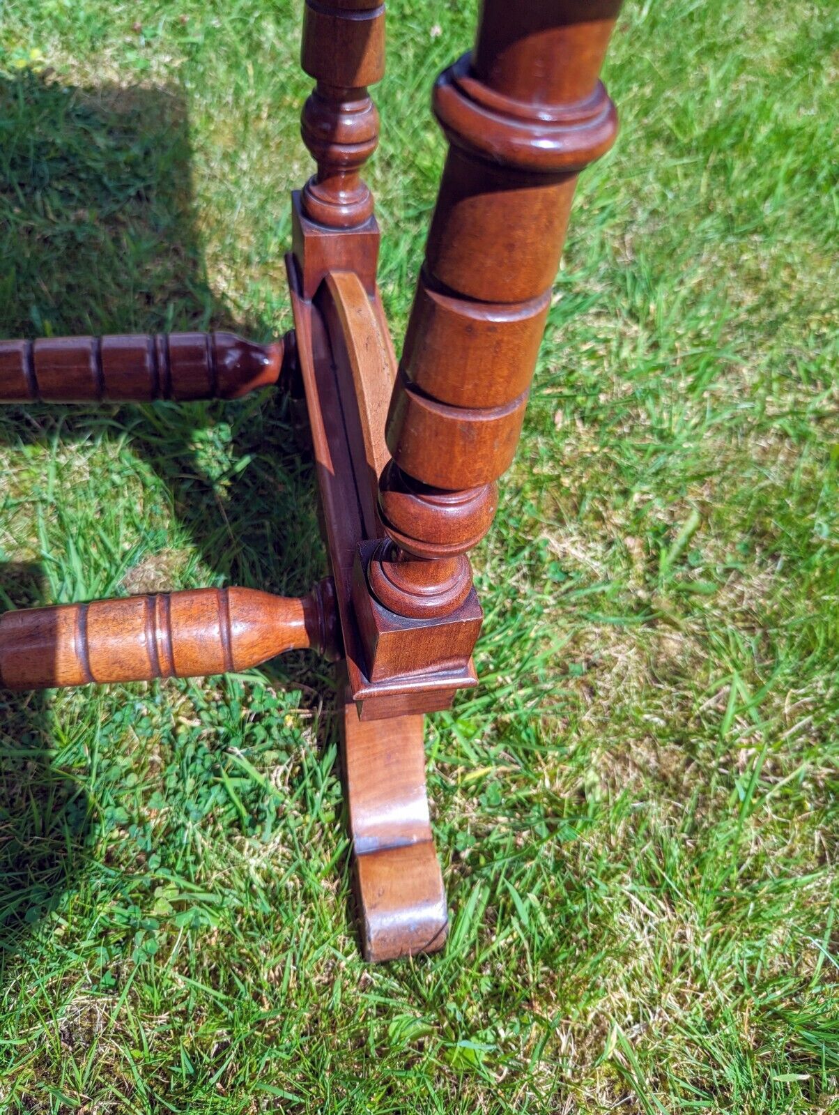 Antique Victorian walnut dining table