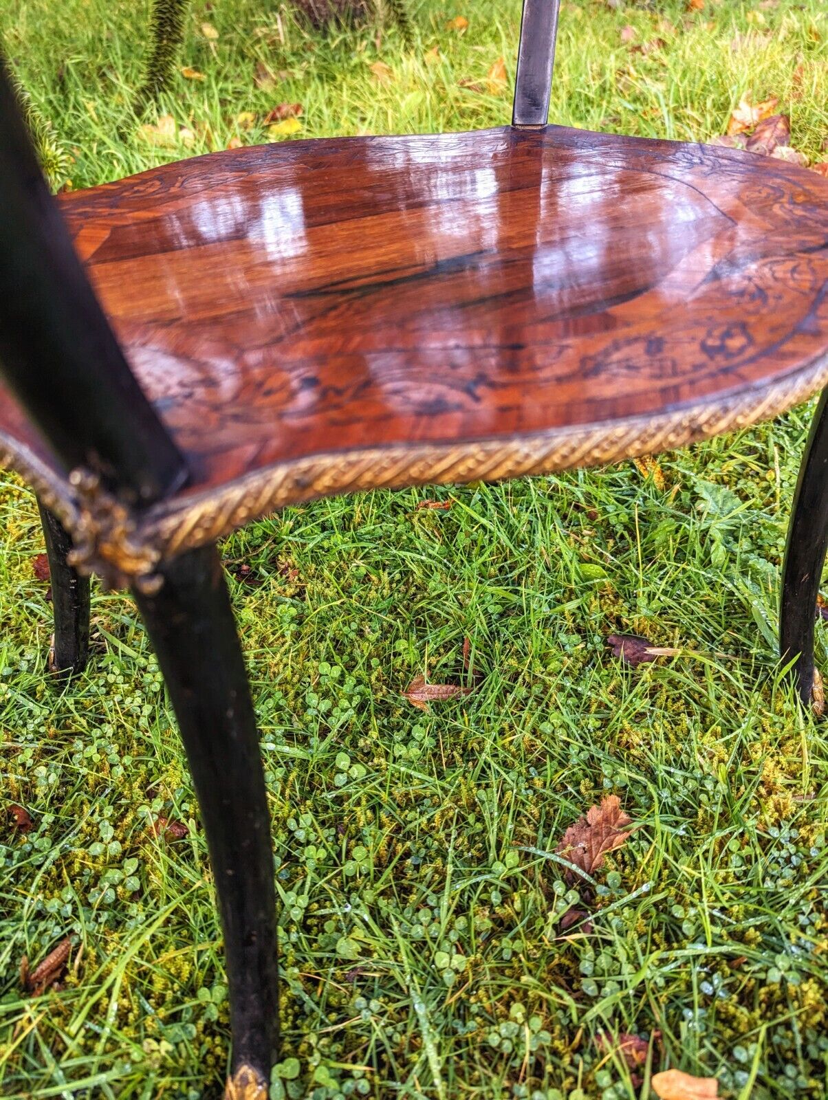 Beautiful 19th century marquetry inlaid rosewood 3 tier Etagere - table