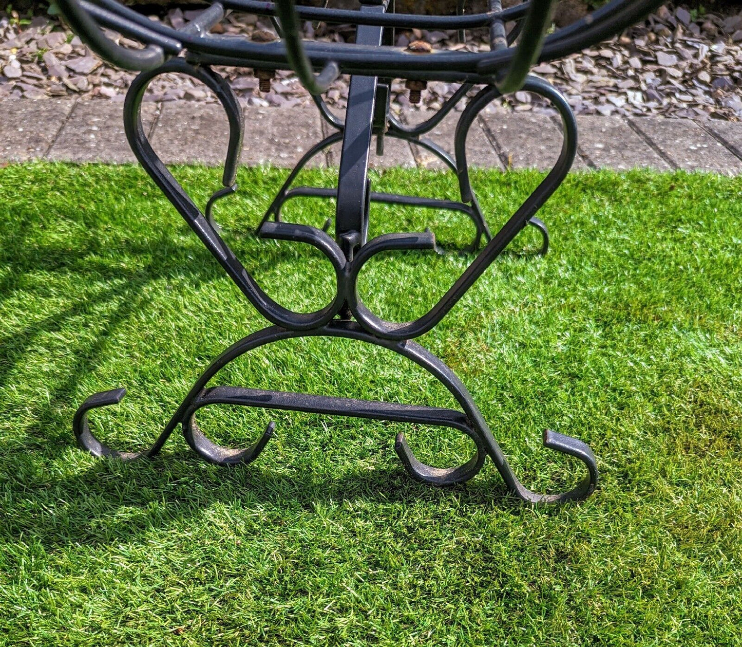 VINTAGE METAL WIRE STAND PLANTER POT HOLDER